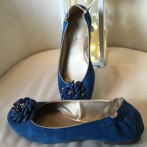 Ann Taylor Gelsi Flower Flat, Blue, Size 8.5